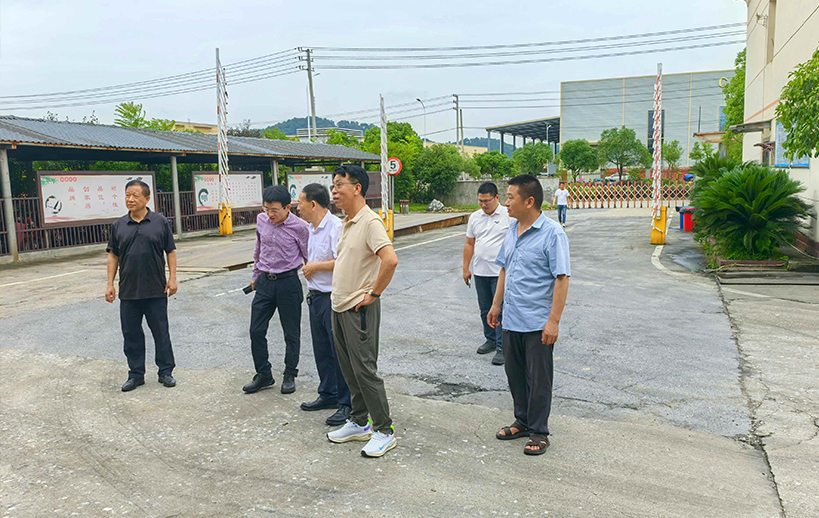 【綠色領(lǐng)航·智慧交融】華洲木業(yè)董事長率團(tuán)深訪鐘氏木業(yè)，共譜江西綠色發(fā)展新篇章(圖2)